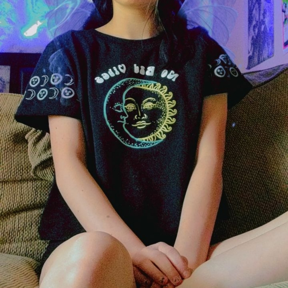 No Bad Vibes Crop